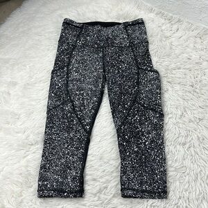 Lululemon Outrun 17" Crop Splatter White Black / Black